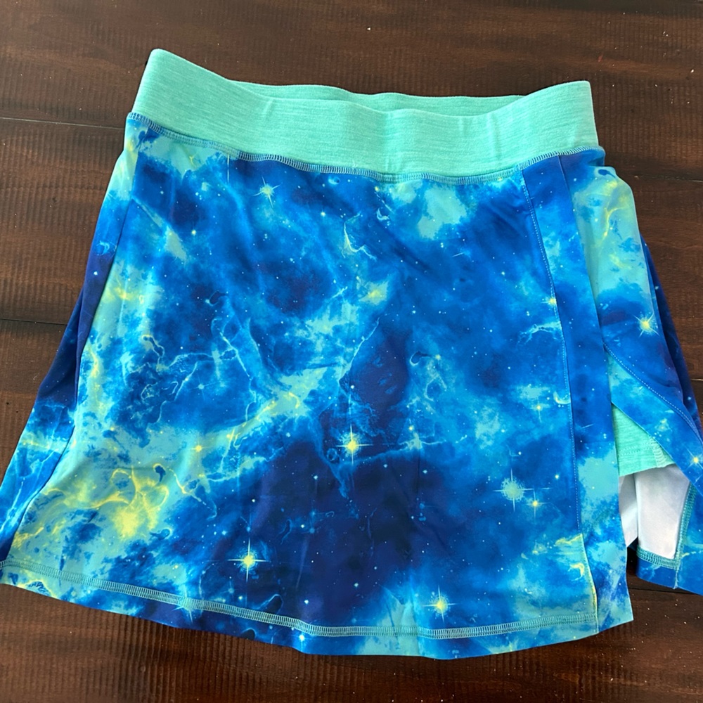 Girls Lands End Skort. Size 14-16 XL. Brand new. Never worn. No tags.